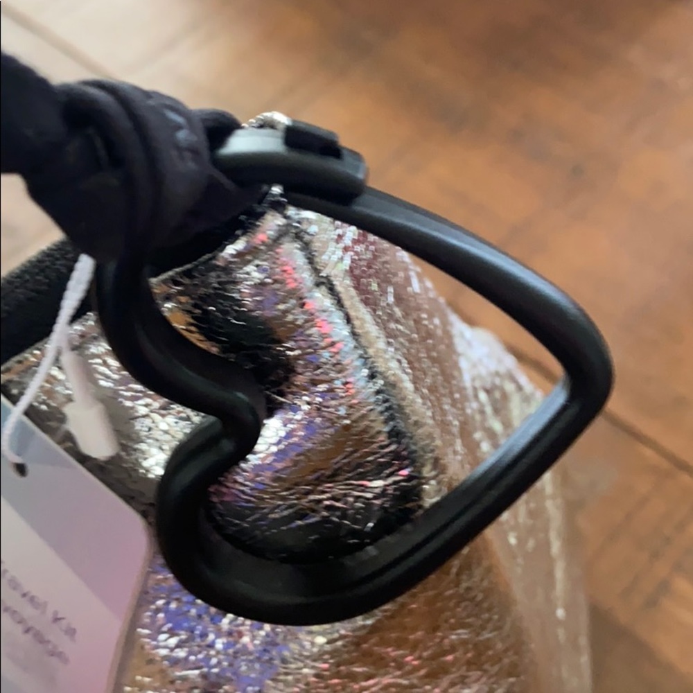 LAST ONE: Lululemon Luminous Travel Kit. - Picture 6 of 10